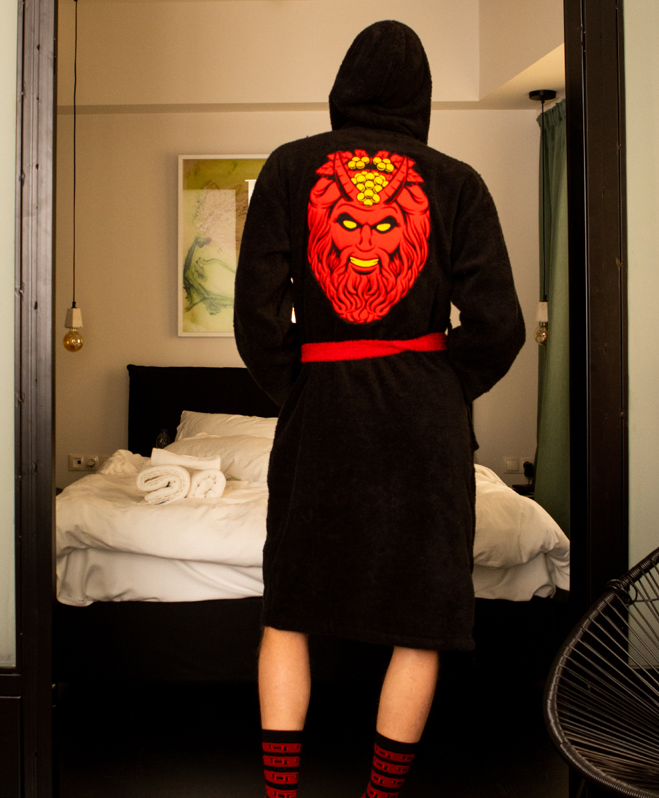GOODBIE GREEKS LOCKDOWN BETTER HOODED BATH ROBE BLACK