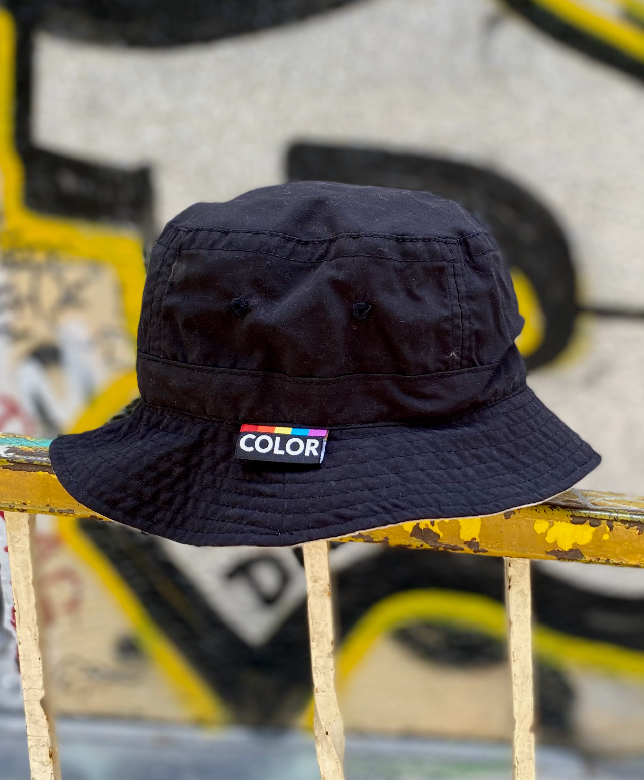COLOR REVERSIBLE BUCKET HAT BLACK/CREME