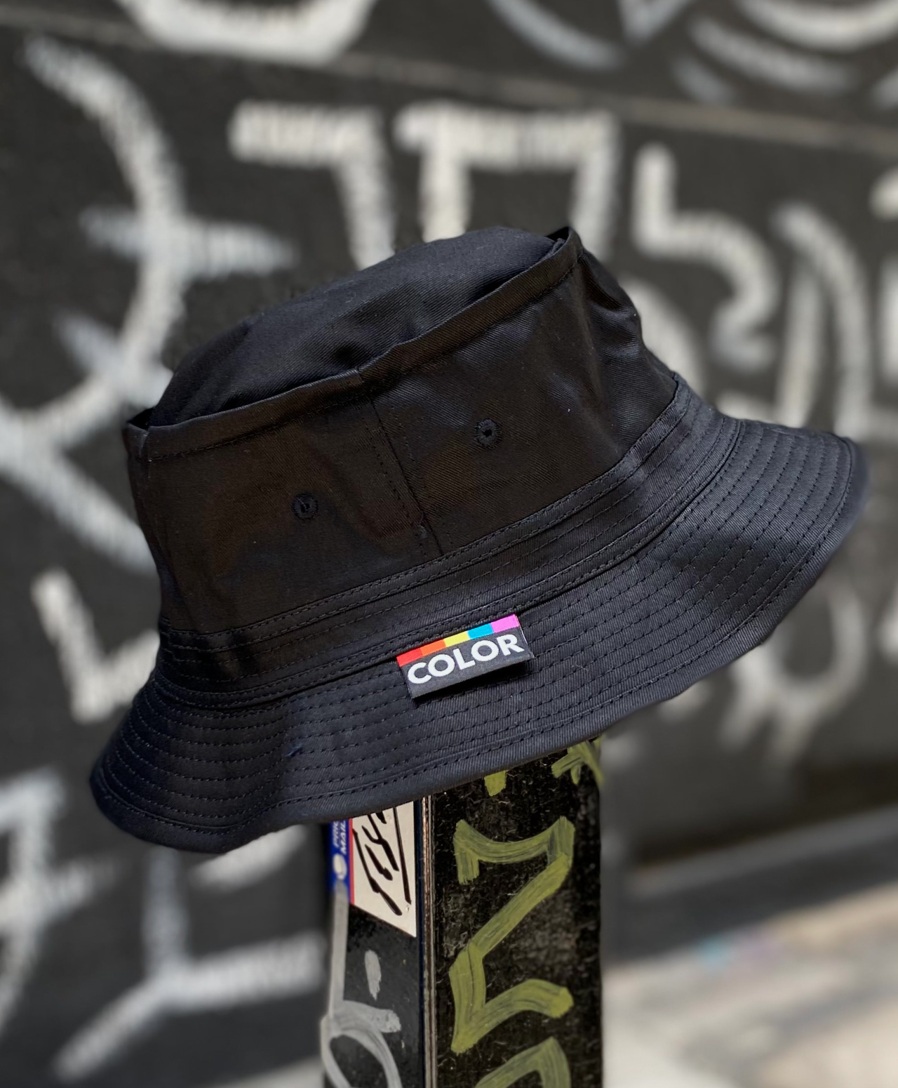 COLOR I-5 BUCKET HAT BLACK