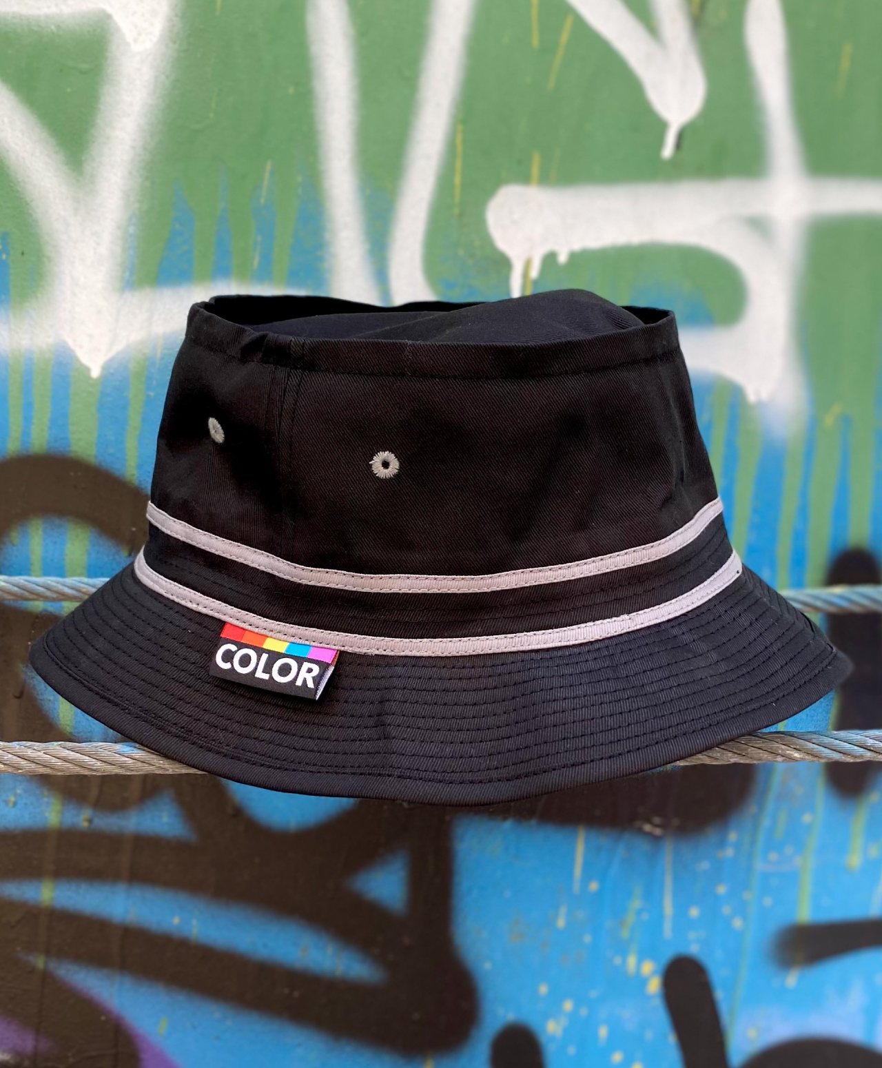 COLOR I-5 BUCKET HAT BLACK/SILVER STRIPES