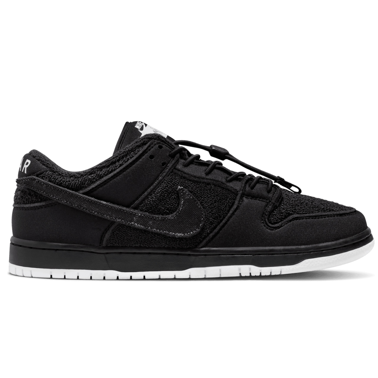 NIKE SB X GNARHUNTERS DUNK LOW PRO BLACK/WHITE