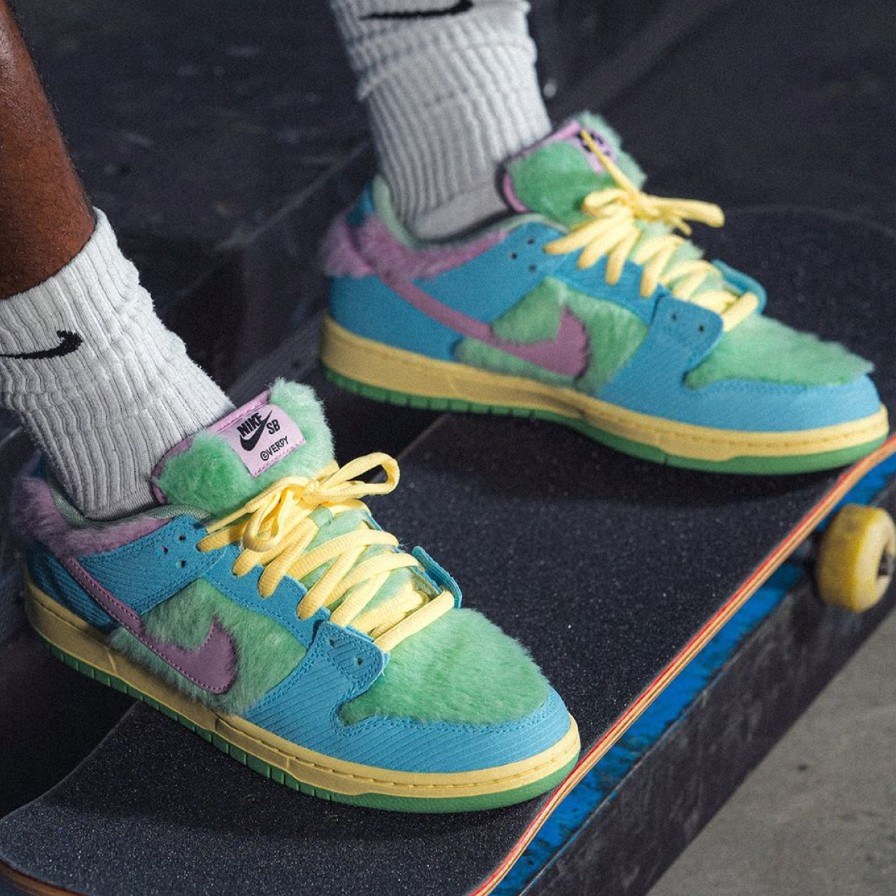 NIKE SB DUNK LOW PRO 'VERDY' BLUE GAZE/LIGHT ARCTIC PINK/ENAMEL