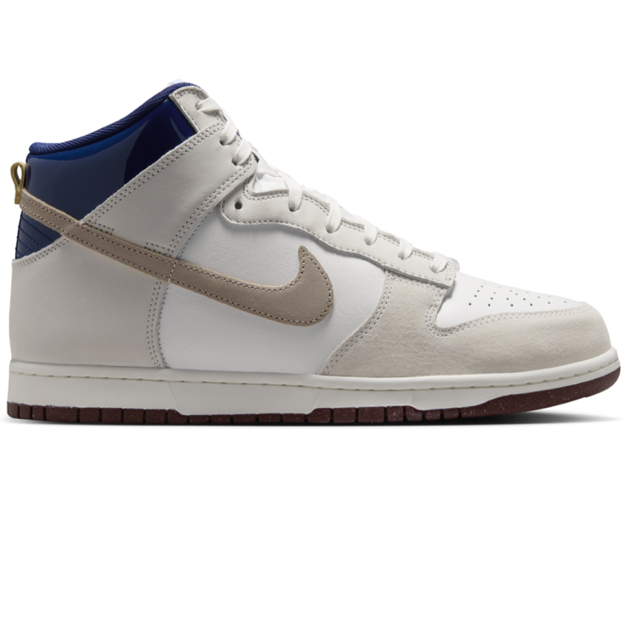 NIKE SB X BEYOND SKATESHOP DUNK HIGH WHITE/IVORY-SAND DUNE-BLUE VOID-DARK TEAM RED