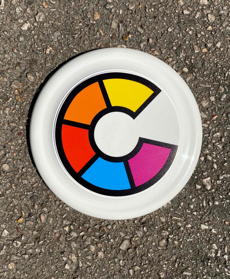 COLOR SKATES OG FRISBEE