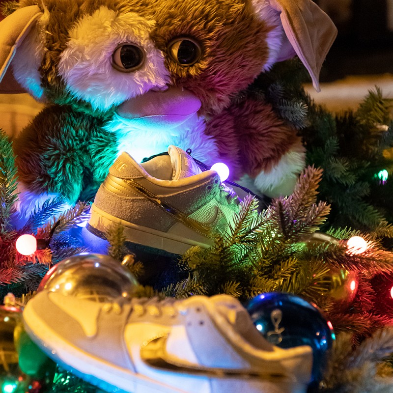 NIKE SB X SEAN CLIVER DUNK LOW PRO (PS) KIDS WHITE/METALLIC GOLD-PSYCHIC BLUE