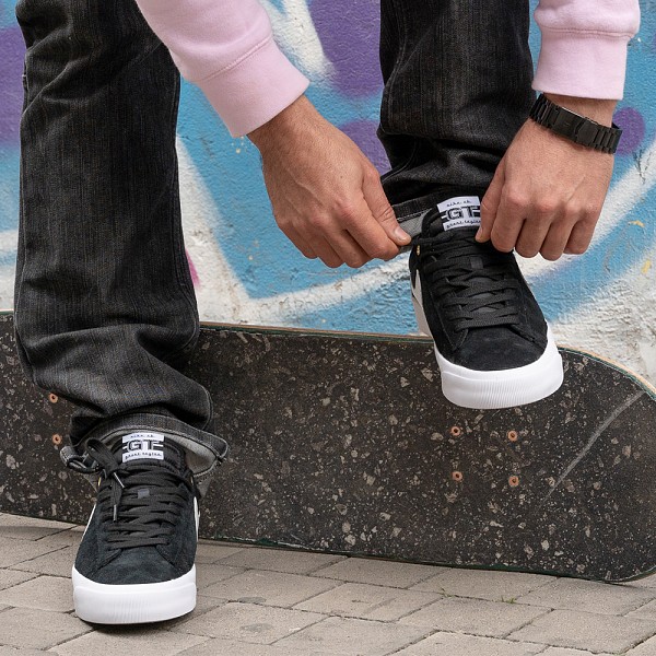 NIKE SB BLAZER LOW PRO GT BLACK/WHITE