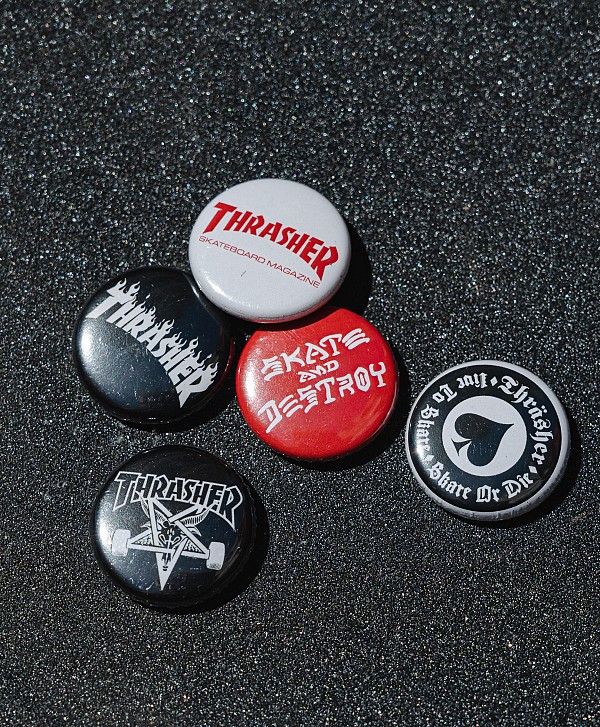 THRASHER LOGO BUTTONS 5 PACK