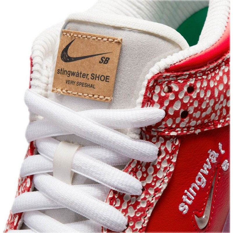 NIKE SB X STINGWATER DUNK LOW OG CHILE RED/CLEAR-WHITE-SAIL