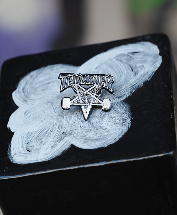 THRASHER SKATEGOAT LABEL PIN