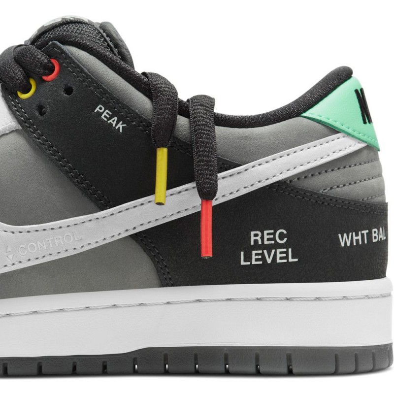 NIKE SB DUNK LOW VX1000 CAMCORDER SMOKE GREY/PURE PLATINUM-OFF NOIR
