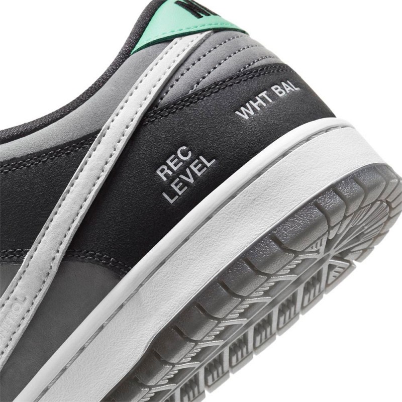 NIKE SB DUNK LOW VX1000 CAMCORDER SMOKE GREY/PURE PLATINUM-OFF NOIR