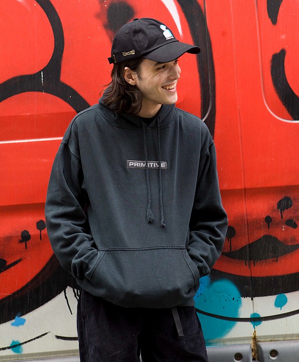 PRIMITIVE BOXED PIGMENT DYED HOOD BLACK