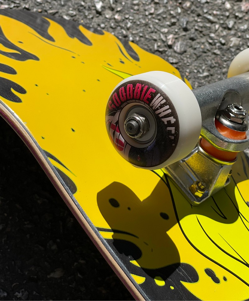 GOODBIE PREMIUM COMPLETE SKATEBOARD RIOT LIQUOR 8.125