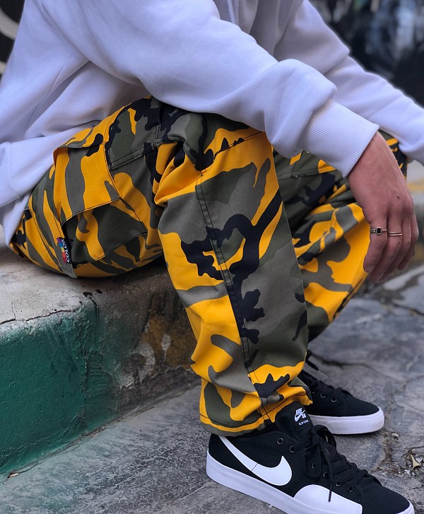 COLOR I-5 CARGO PANTS YELLOW CAMO