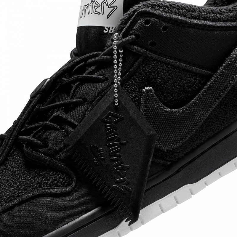 NIKE SB X GNARHUNTERS DUNK LOW PRO BLACK/WHITE