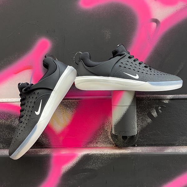 NIKE SB NYJAH 3 BLACK/WHITE-BLACK-SUMMIT WHITE