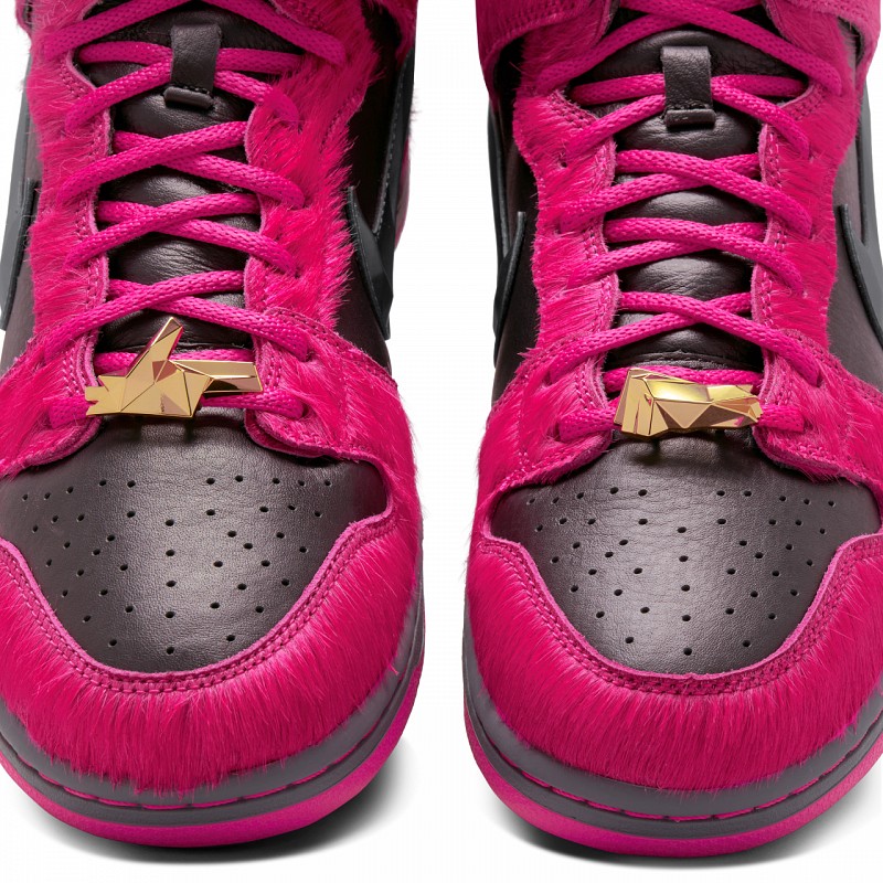 NIKE SB X RUN THE JEWELS DUNK HIGH PRO ACTIVE PINK/BLACK-METALLIC GOLD