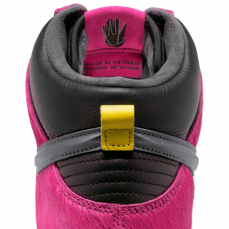 NIKE SB X RUN THE JEWELS DUNK HIGH PRO ACTIVE PINK/BLACK-METALLIC GOLD