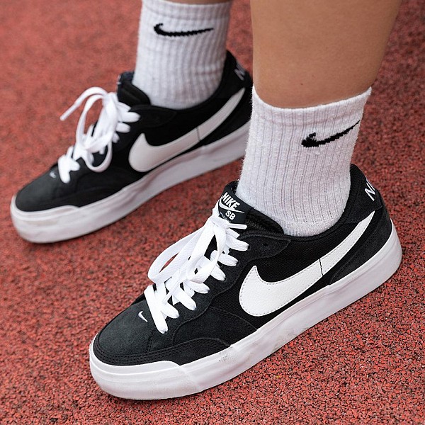 NIKE SB POGO PLUS PREMIUM BLACK/WHITE