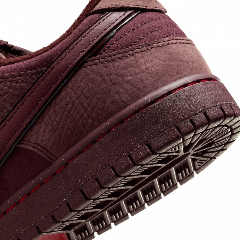 NIKE SB DUNK LOW PREMIUM CITY OF LOVE BURGUNDY CRUSH/DARK TEAM RED-EARTH