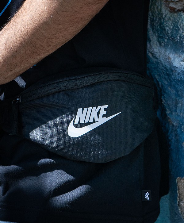 NIKE HERITAGE SMALL WAISTPACK BLACK/BLACK/WHITE