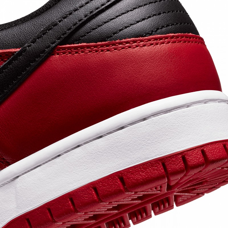 NIKE SB DUNK LOW PRO CHICAGO VARSITY RED/BLACK-WHITE-VARSITY RED