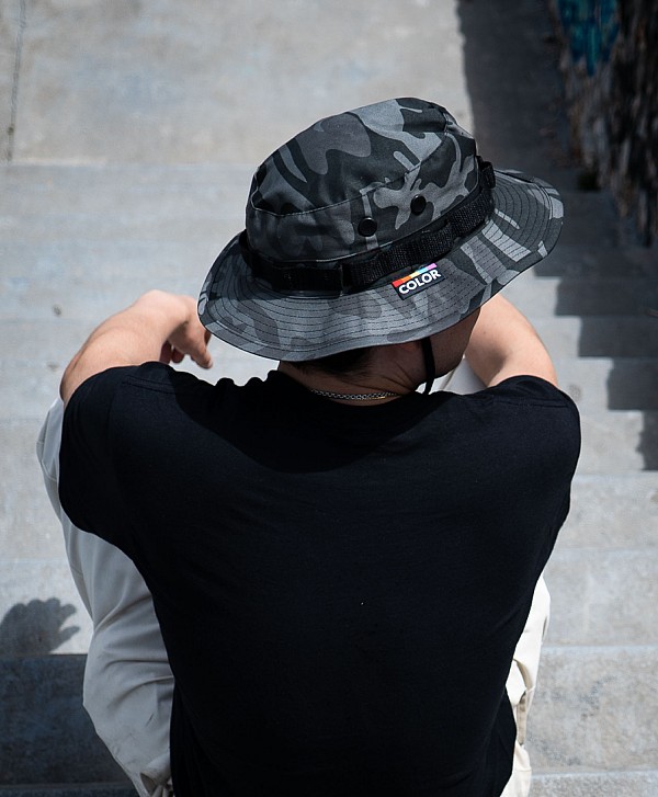COLOR I-5 LACED BUCKET HAT MIDNIGHT CAMO