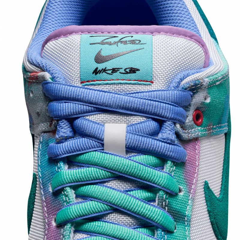 NIKE SB X FUTURA LABORATORIES DUNK LOW PRO BLEACHED AQUA