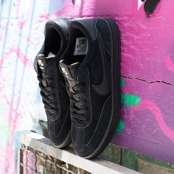 NIKE SB FC CLASSIC BLACK/BLACK-BLACK-VIVID ORANGE