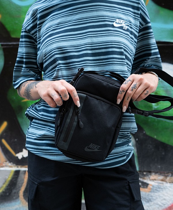 NIKE ELEMENTAL PREMIUM CROSSBODY BAG BLACK