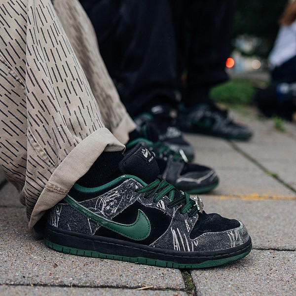 NIKE SB X THERE SKATEBOARDS DUNK LOW PRO BLACK/GORGE GREEN-SUMMIT WHITE
