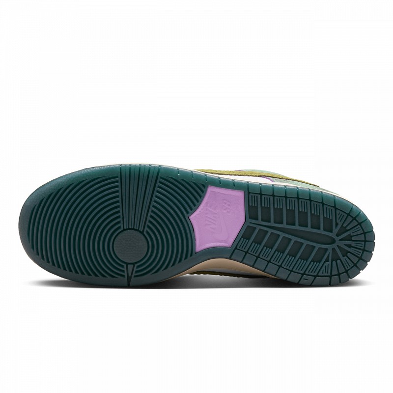 NIKE SB X ALEXIS SABLONE DUNK LOW PRO 'CHAMELEON' OIL GREEN NIKE SB X ALEXIS SABLONE DUNK LOW PRO 'CHAMELEON' OIL GREEN