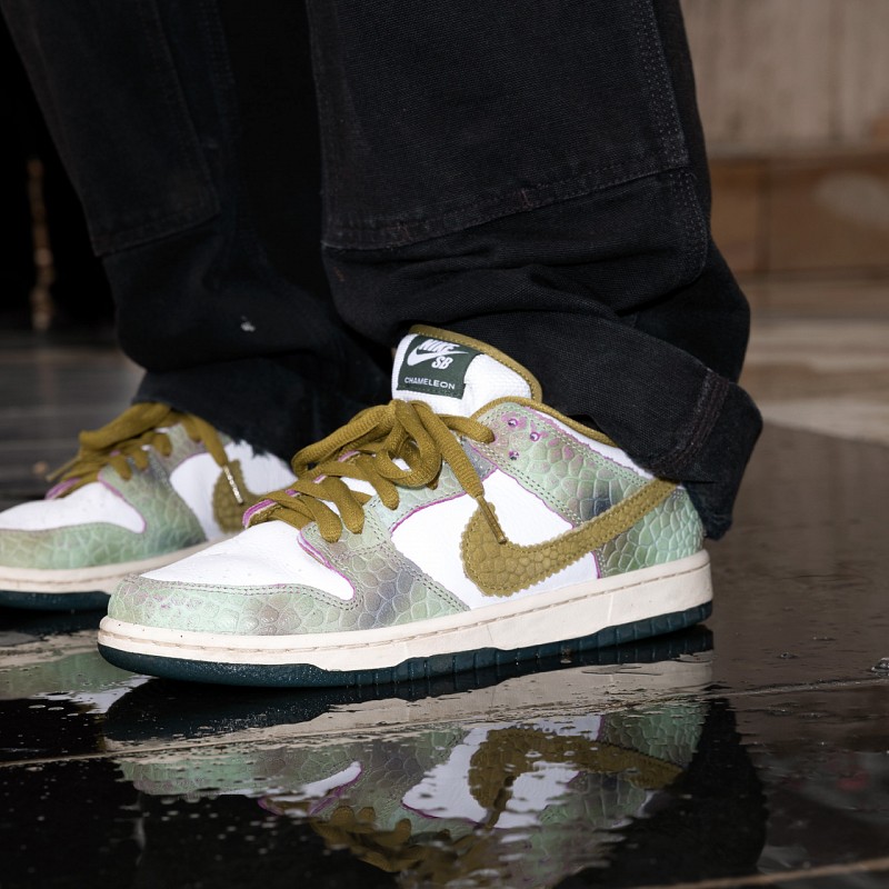 NIKE SB X ALEXIS SABLONE DUNK LOW PRO 'CHAMELEON' OIL GREEN/DESERT