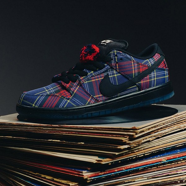 NIKE SB X NARDWUAR DUNK LOW DARK TEAM RED/OLIVE FLAK