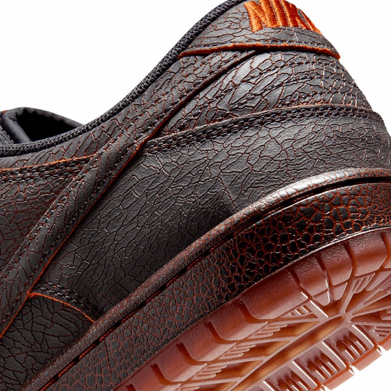 NIKE SB DUNK LOW PRO KRAMPUS DARK SMOKE GREY/CAMPFIRE ORANGE-BLACK