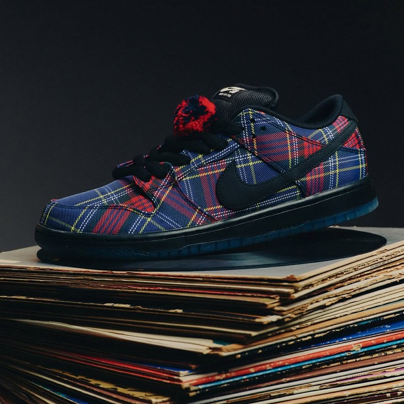NIKE SB X NARDWUAR DUNK LOW DARK TEAM RED/OLIVE FLAK