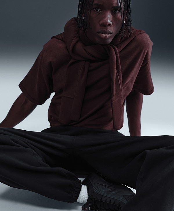 NIKE LIFE SOLO SWOOSH CUFFED FLEECE PANTS BLACK/WHITE