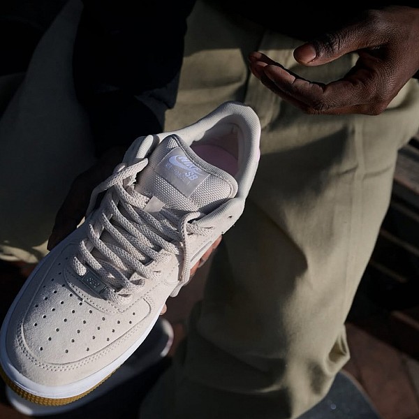 NIKE SB AIR FORCE 1 LOW LIGHT OREWOOD BROWN/PINK FOAM