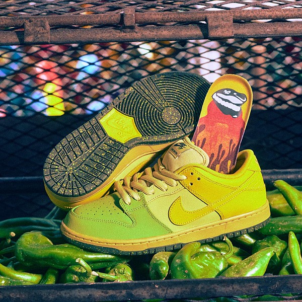 NIKE SB DUNK LOW PRO HATCH 'HATCH CHILI' SAFFRON QUARTZ/PEAR