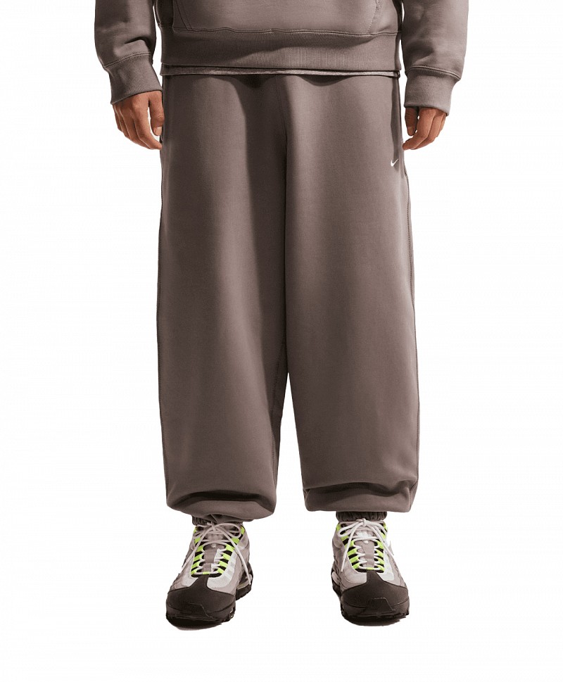 NIKE LIFE SOLO SWOOSH CUFFED FLEECE PANTS MINK BROWN/WHITE