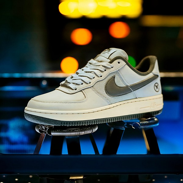 NIKE SB AIR FORCE X YUTO WHITE/IRON GREY-COCONUT MILK