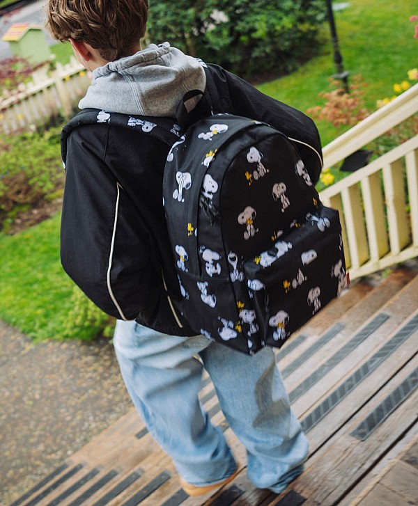 HERSCHEL X PEANUTS CLASSIC XL BACKPACK SNOOPY AND WOODSTOCK BLACK